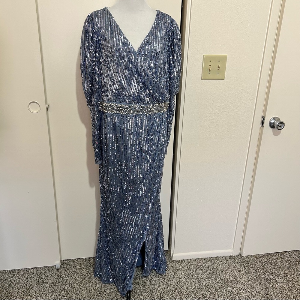 Mac duggal long sleeved sequin formal gown size 16 - Picture 3 of 15